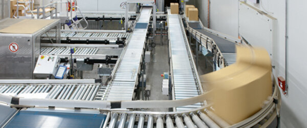 Automatischen Kleinteilelager und die fördertechnische Verbindung zur Kommisssionierzone Automatischen Kleinteilelager und die fördertechnische Verbindung zur Kommisssionierzone