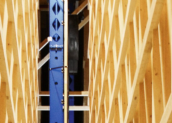 The high-bay warehouse is made entirely of wood and is considered particularly suitable for the food sector for reasons of hygiene The high-bay warehouse is made entirely of wood and is considered particularly suitable for the food sector for reasons of hygiene